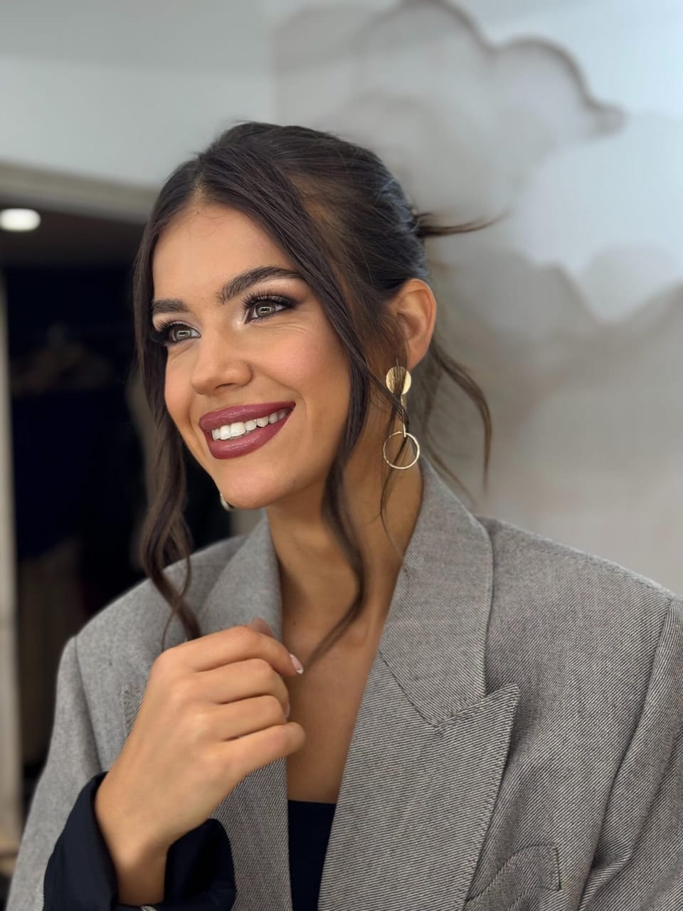 Mediterranean Glow: The Makeup Trend Made for Sun, Sea, and Humidity